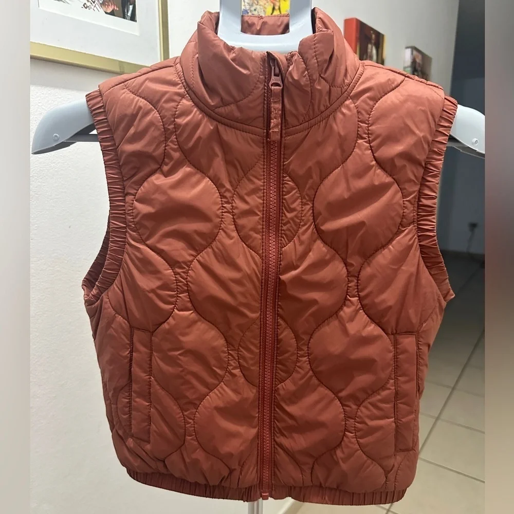 Old Navy Kids Puffer Vest in Rust